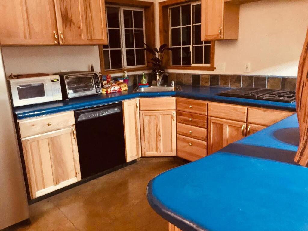 A Lovely Cabin House At Way Woods Retreat With Outdoor Hot Tub! - By Sacred Hub Mgmt Foresthill エクステリア 写真